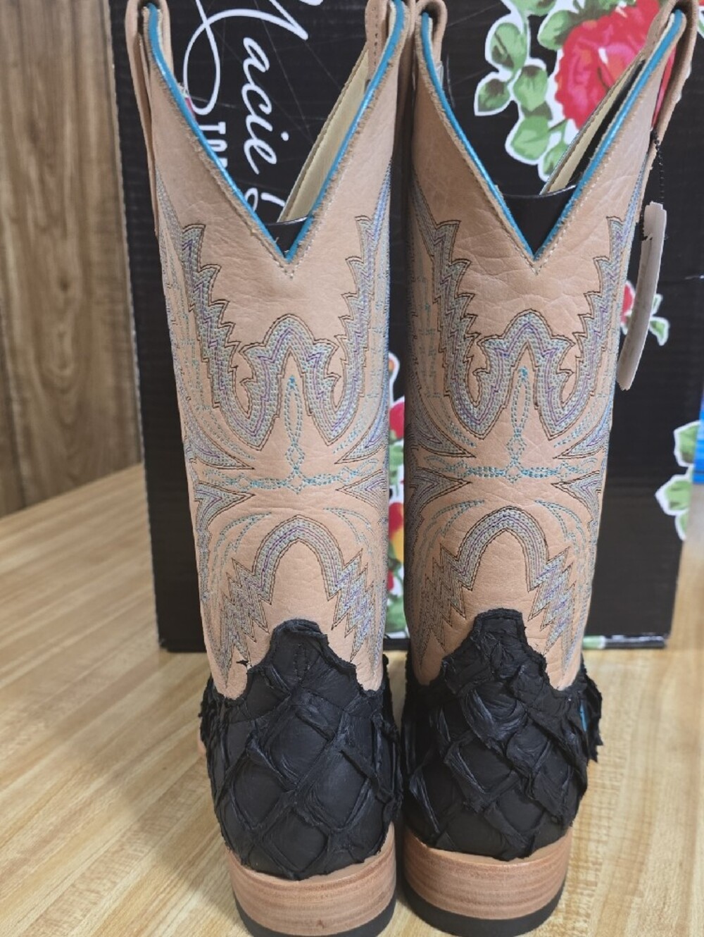 Macie Bean Black and Tan Textured Western Heeled Boots - Picture 5 of 16